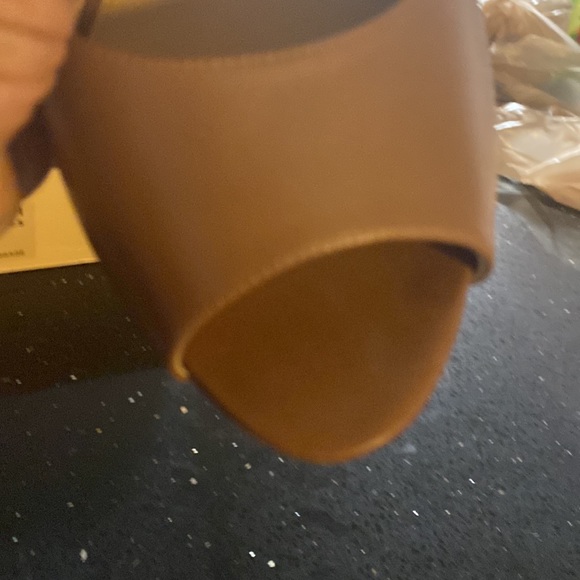 Michael Kors  Eleni Platform Leather  shoes size is  11  color is Luggage. - Picture 7 of 8